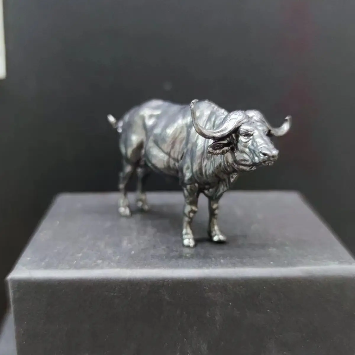 真鍮アフリカバッファロー彫刻、固体リアルな動物像卓上/オフィ - Vintage Collectible Furniture のレビューと価格
