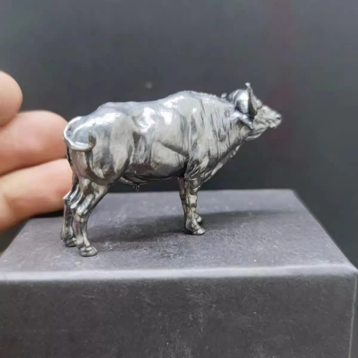 真鍮アフリカバッファロー彫刻、固体リアルな動物像卓上/オフィ - Vintage Collectible Furniture のレビューと価格