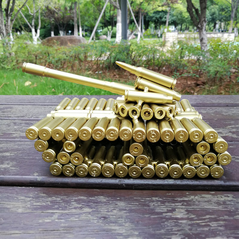 レトロな空弾薬ケースを模した金属製戦車モデル 18x10x1 - Vintage Collectible Furniture のレビューと価格